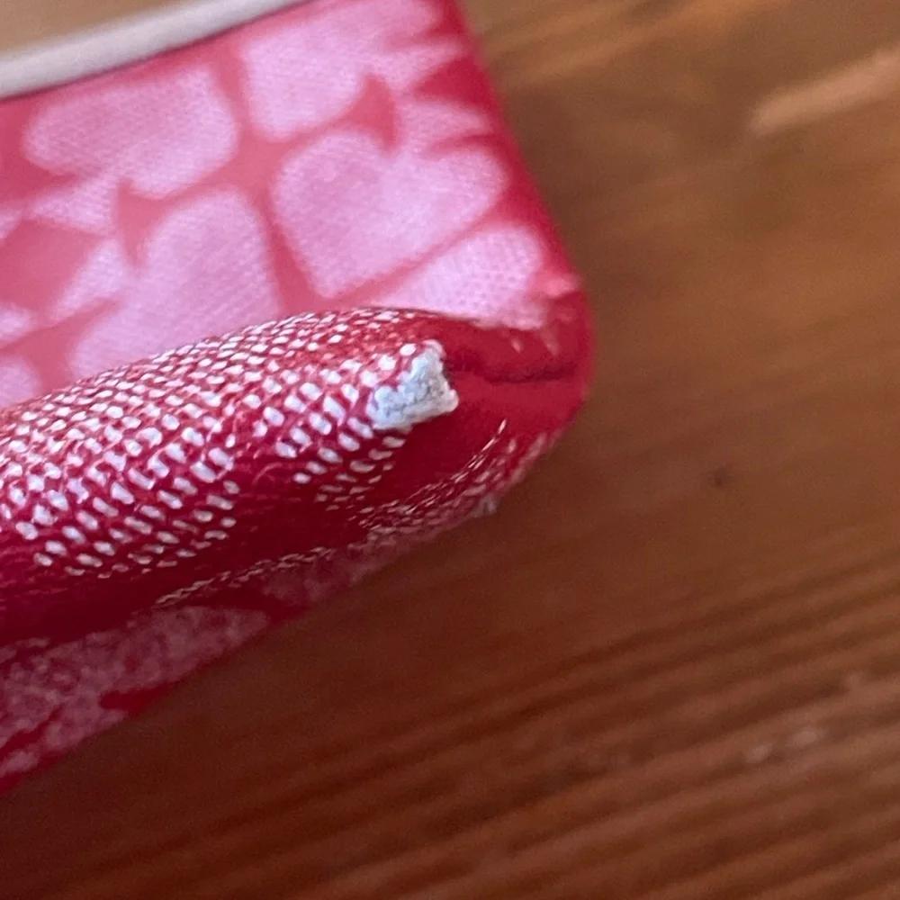 Kate Spade Red Heart Design Tablet sleeve